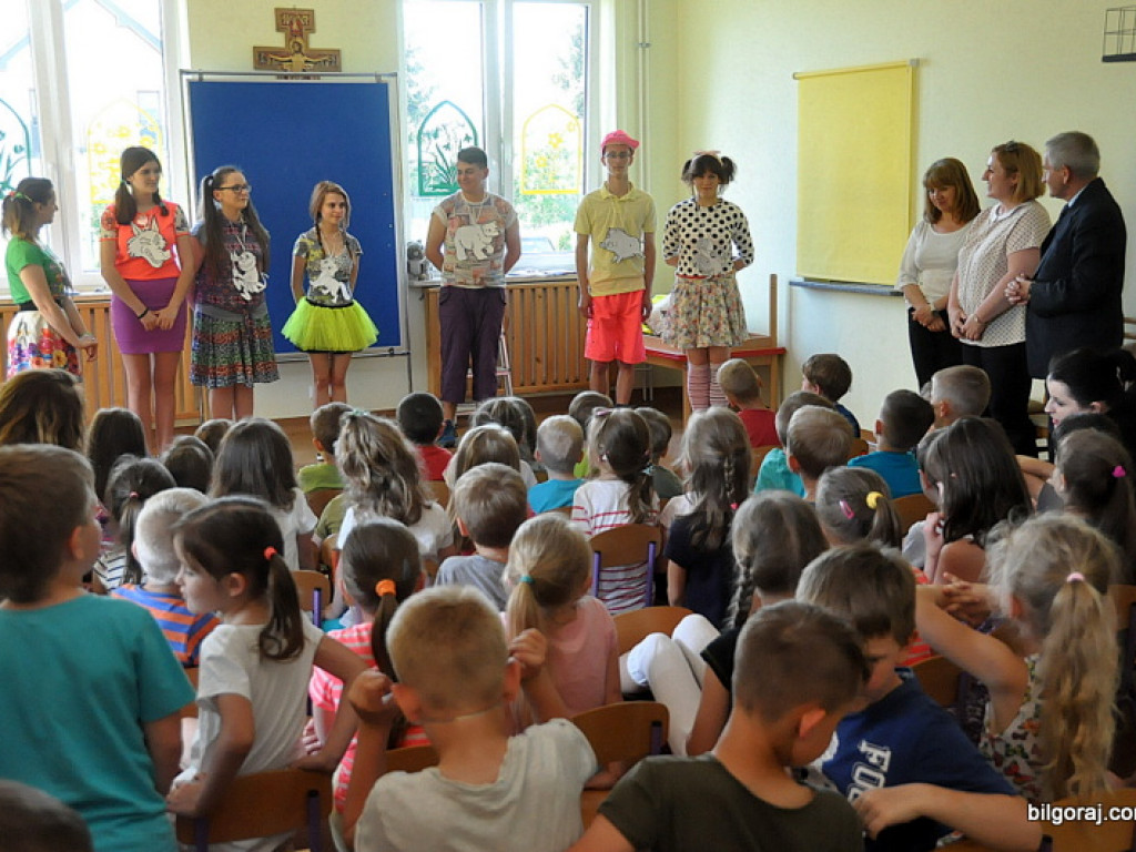 Licealiści przedszkolakom (FOTO)