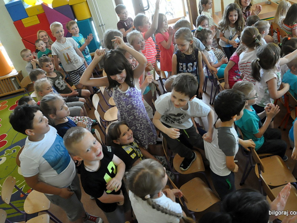 Licealiści przedszkolakom (FOTO)