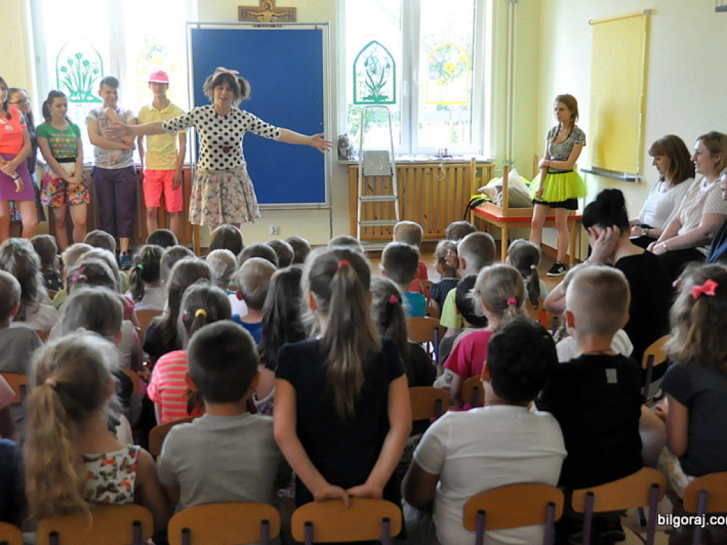 Licealiści przedszkolakom (FOTO)