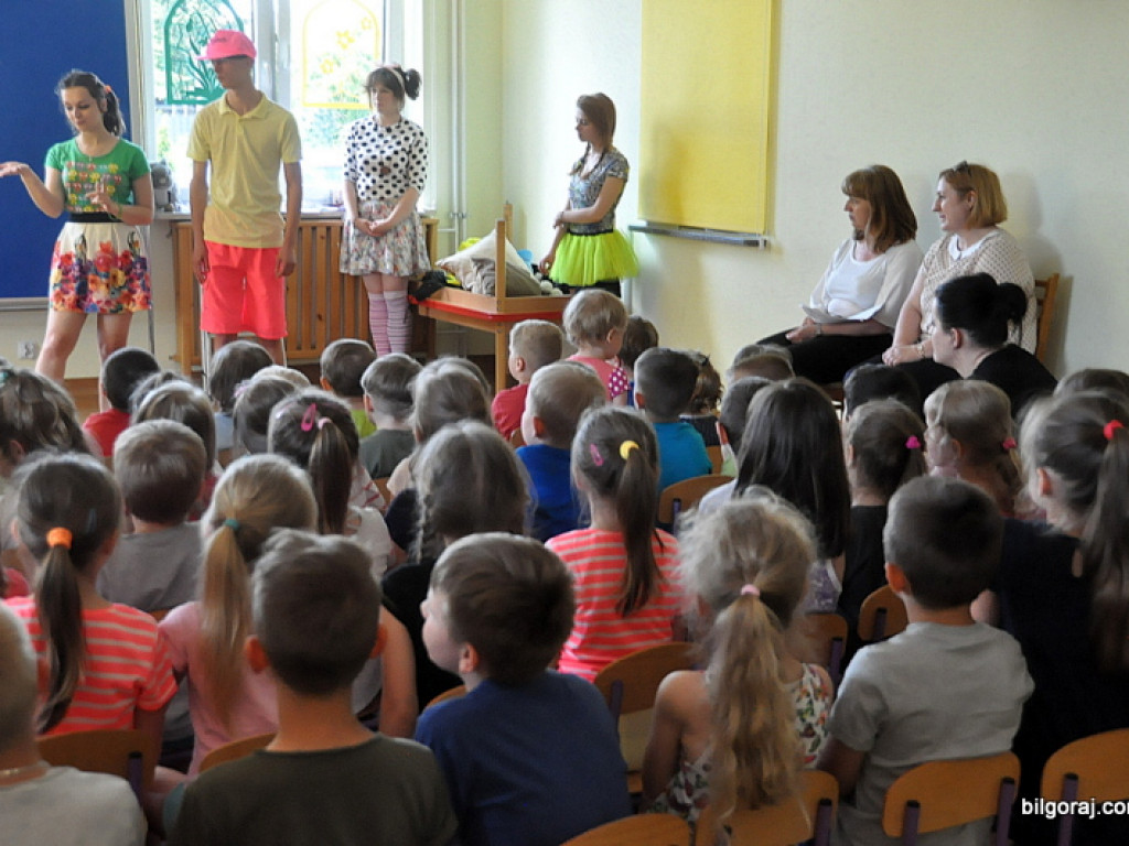 Licealiści przedszkolakom (FOTO)