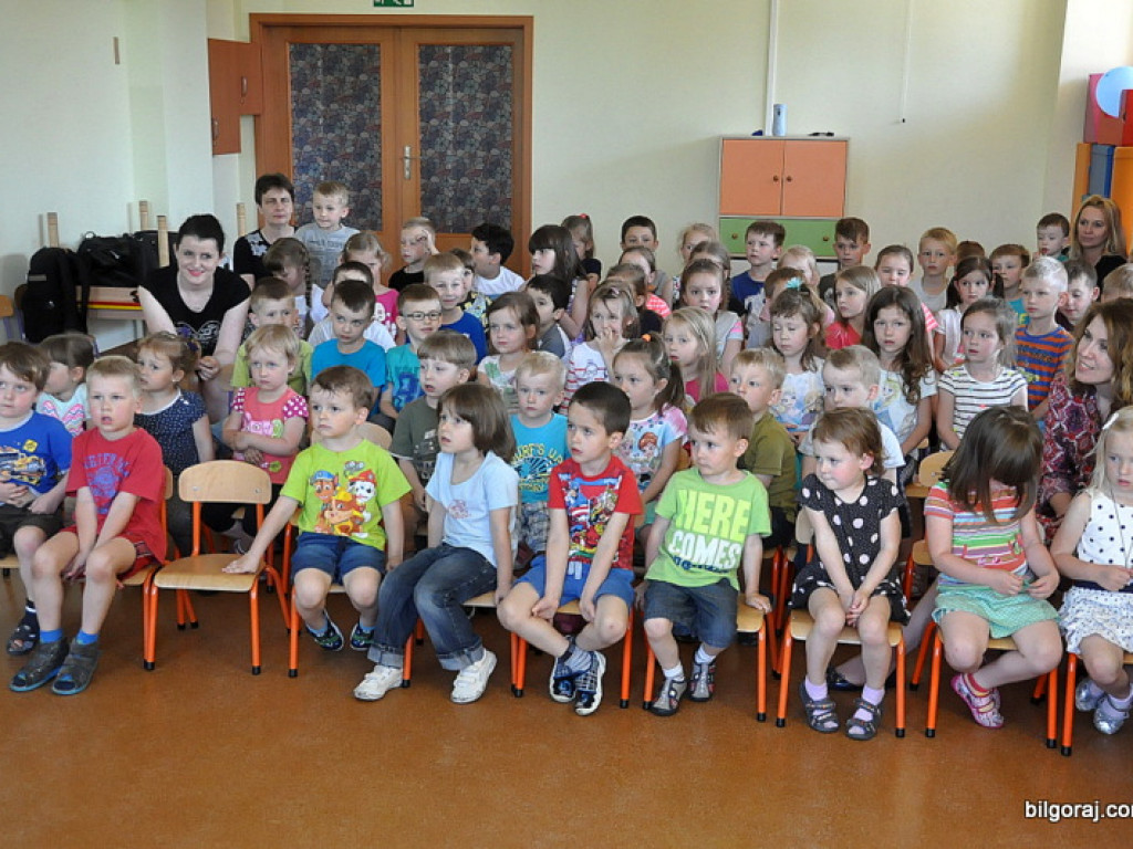 Licealiści przedszkolakom (FOTO)
