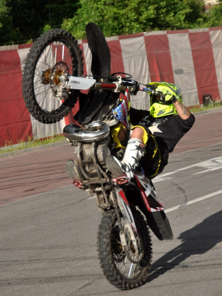 Pokazy Monster Truck (FOTO, VIDEO)