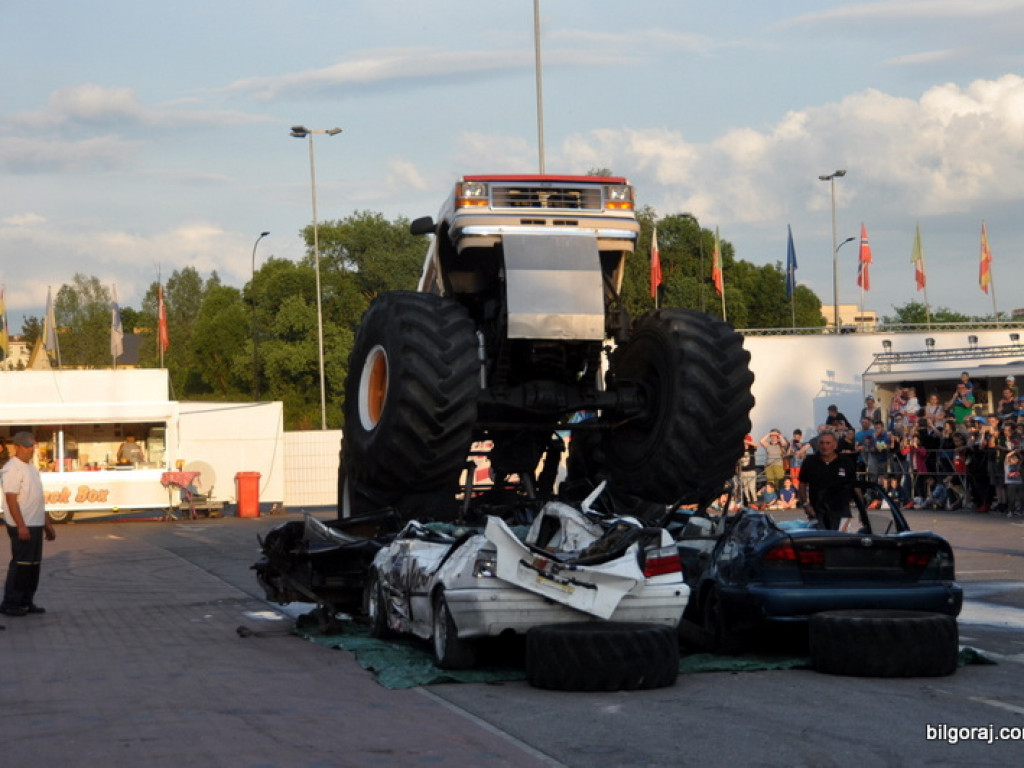 Pokazy Monster Truck (FOTO, VIDEO)
