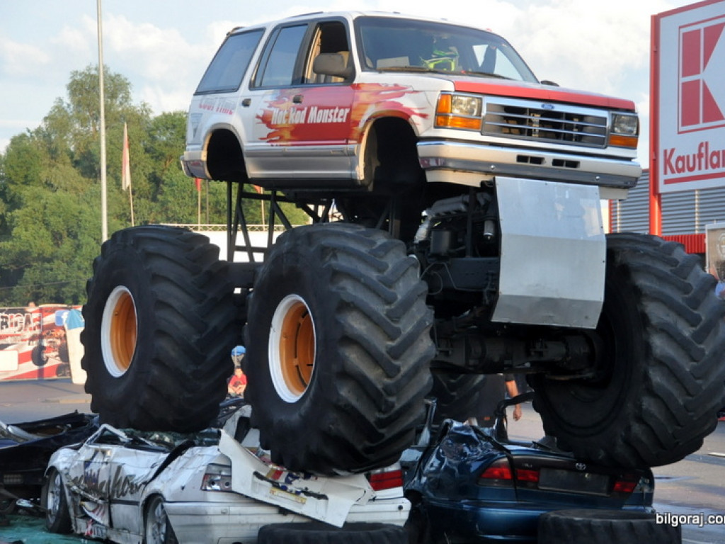 Pokazy Monster Truck (FOTO, VIDEO)
