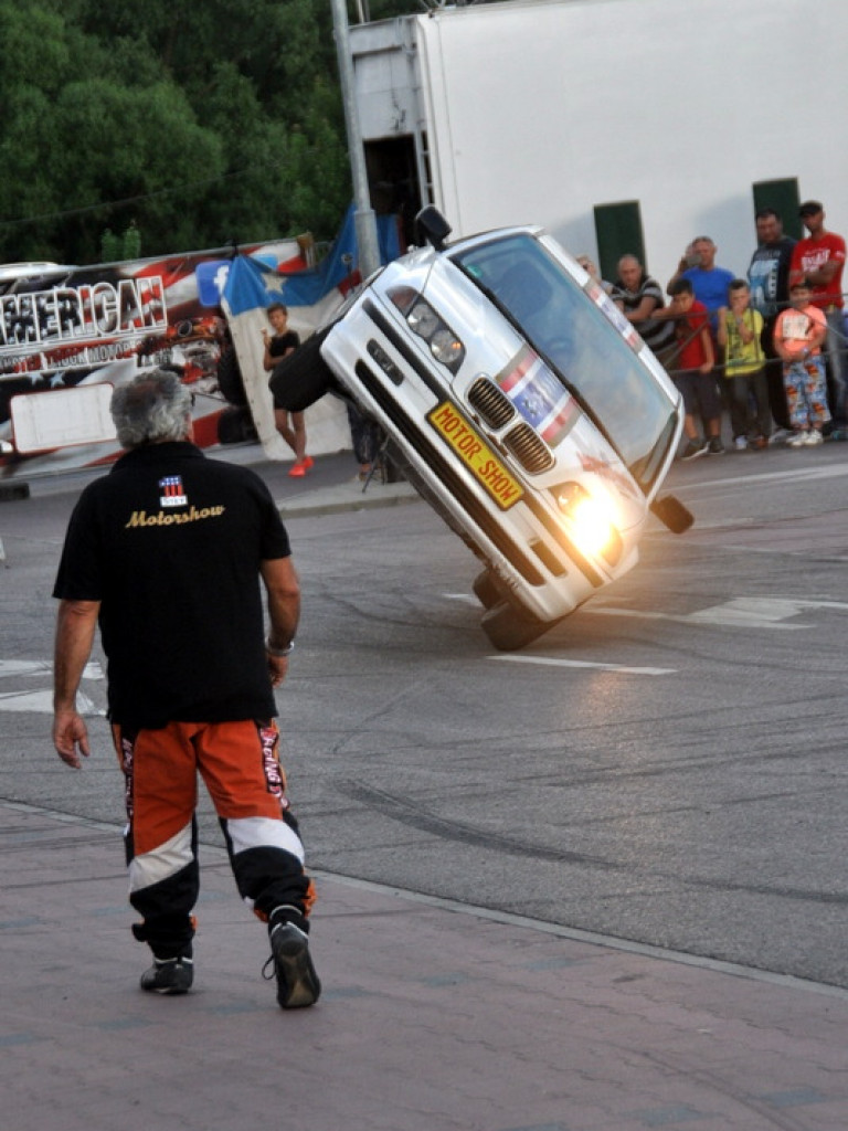 Pokazy Monster Truck (FOTO, VIDEO)
