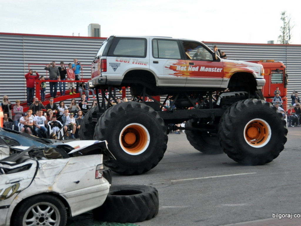 Pokazy Monster Truck (FOTO, VIDEO)
