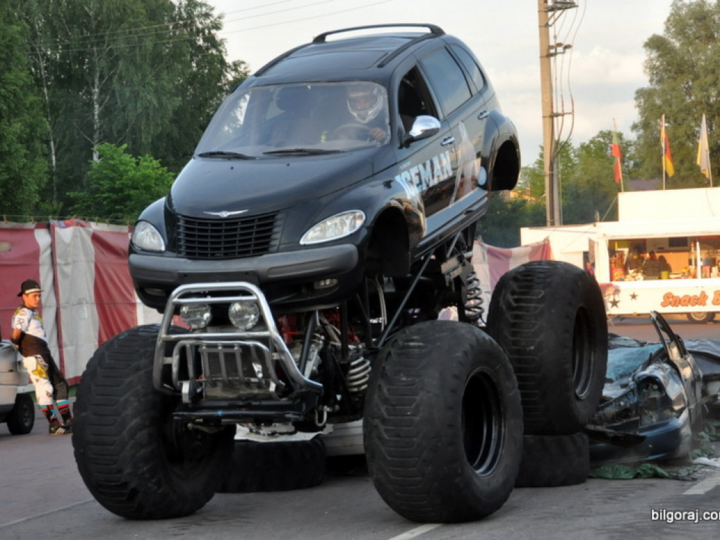 Pokazy Monster Truck (FOTO, VIDEO)