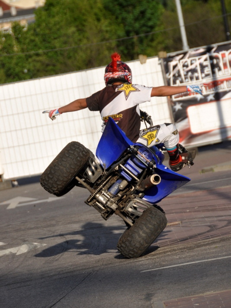 Pokazy Monster Truck (FOTO, VIDEO)