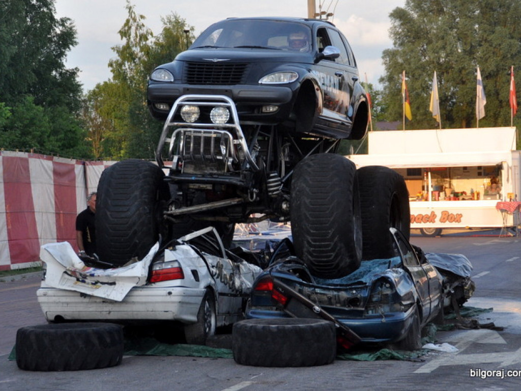 Pokazy Monster Truck (FOTO, VIDEO)
