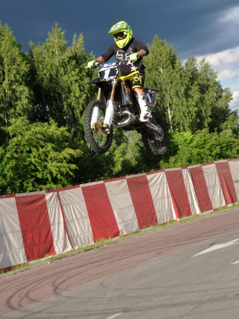 Pokazy Monster Truck (FOTO, VIDEO)
