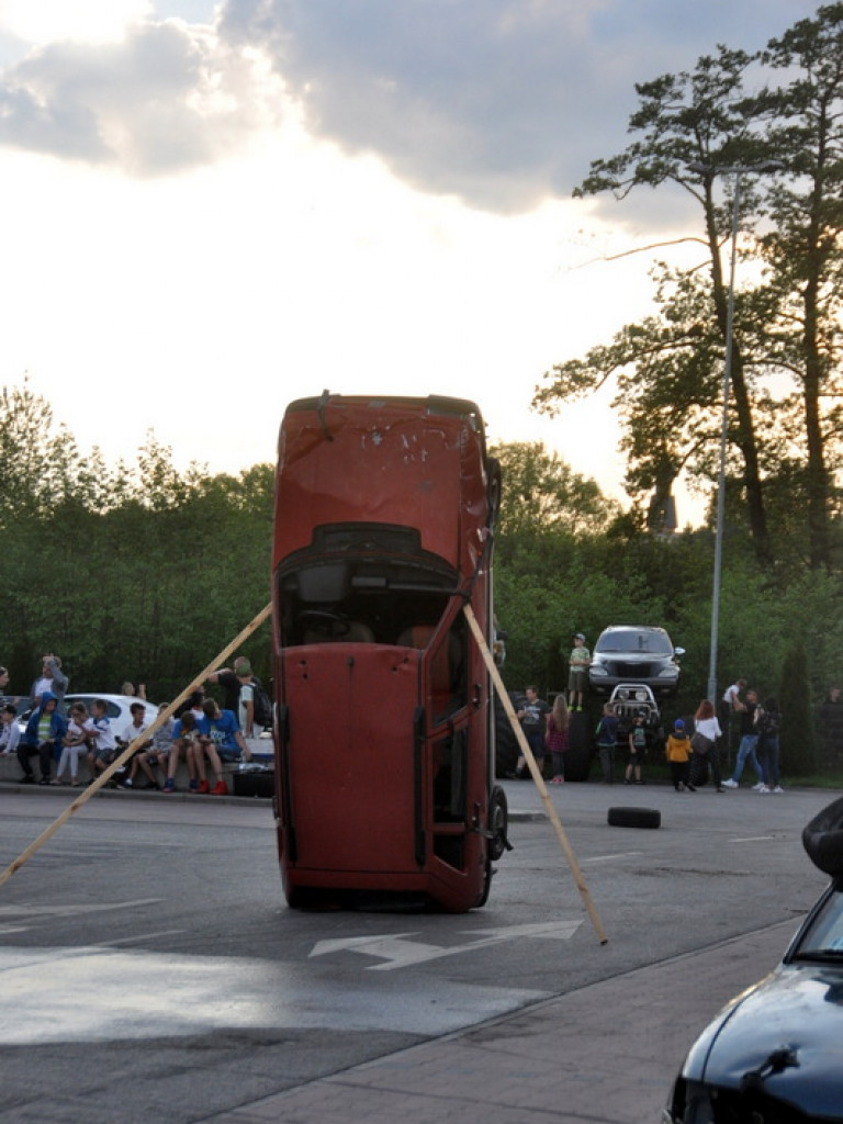 Pokazy Monster Truck (FOTO, VIDEO)