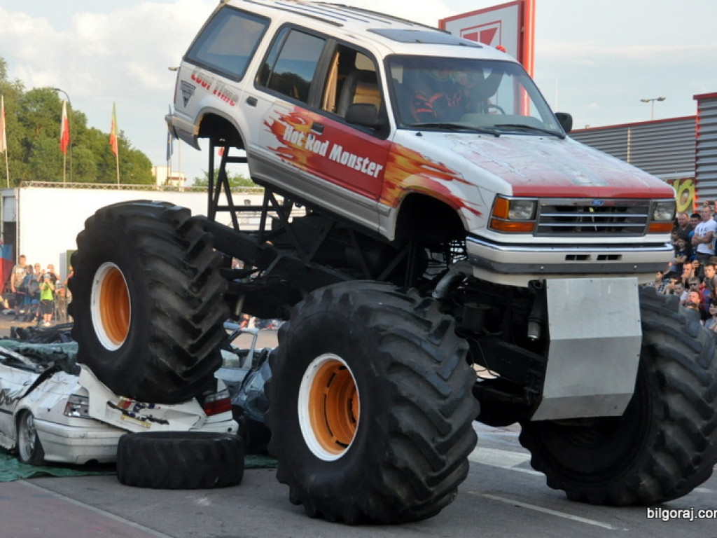 Pokazy Monster Truck (FOTO, VIDEO)