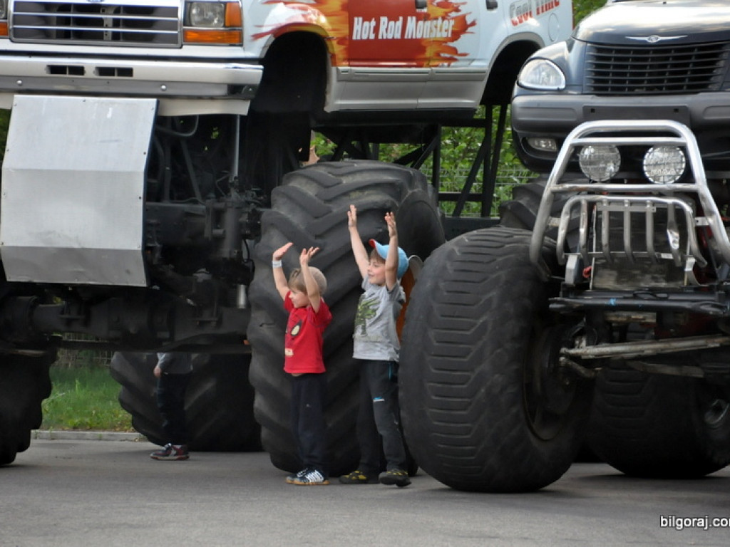 Pokazy Monster Truck (FOTO, VIDEO)