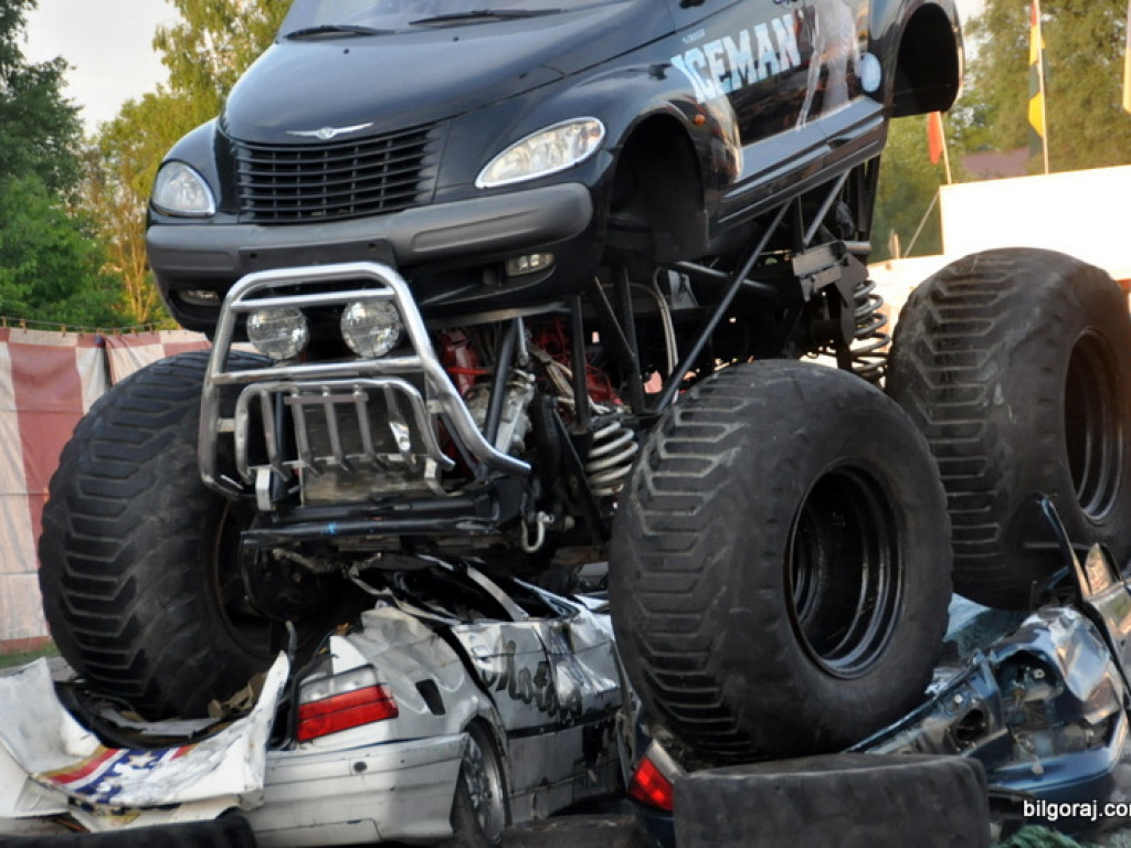 Pokazy Monster Truck (FOTO, VIDEO)