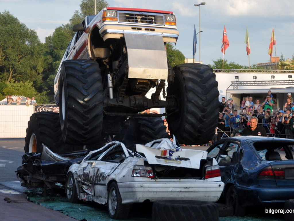 Pokazy Monster Truck (FOTO, VIDEO)