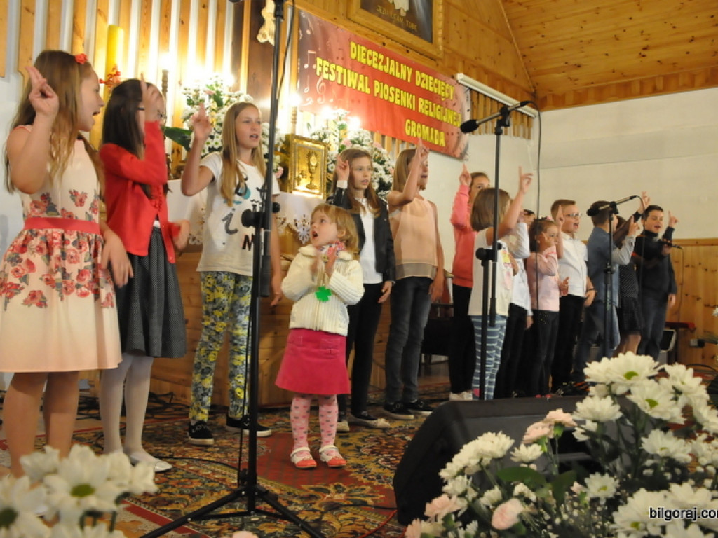 IX Diecezjalny Dziecięcy Festiwal Piosenki Religijnej (FOTO)