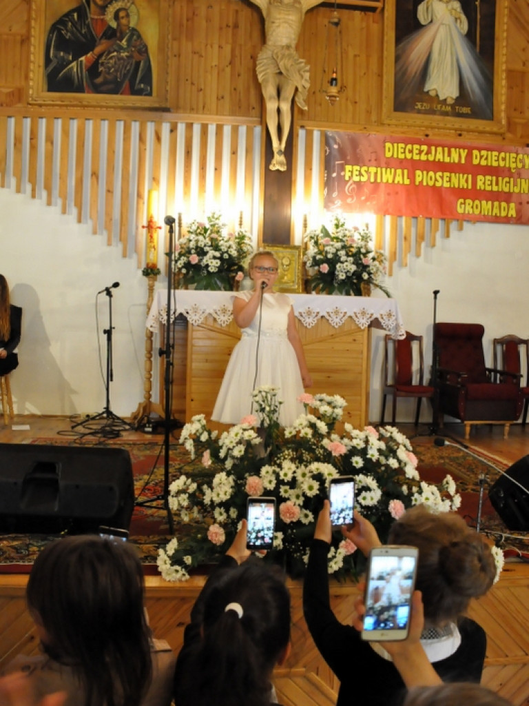 IX Diecezjalny Dziecięcy Festiwal Piosenki Religijnej (FOTO)