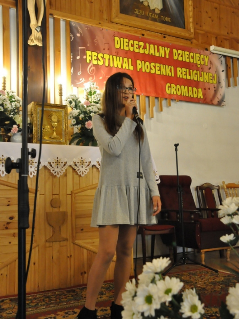 IX Diecezjalny Dziecięcy Festiwal Piosenki Religijnej (FOTO)