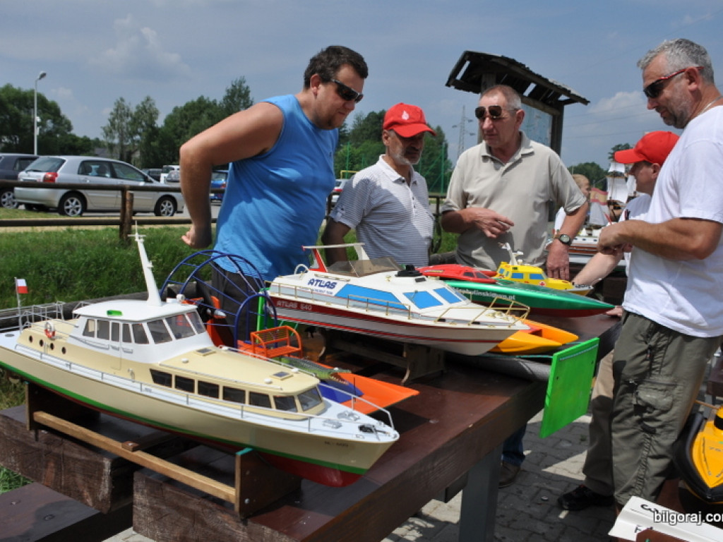 Zalew Bojary był miejscem zmagań modeli pływających zdalnie sterowanych (FOTO)