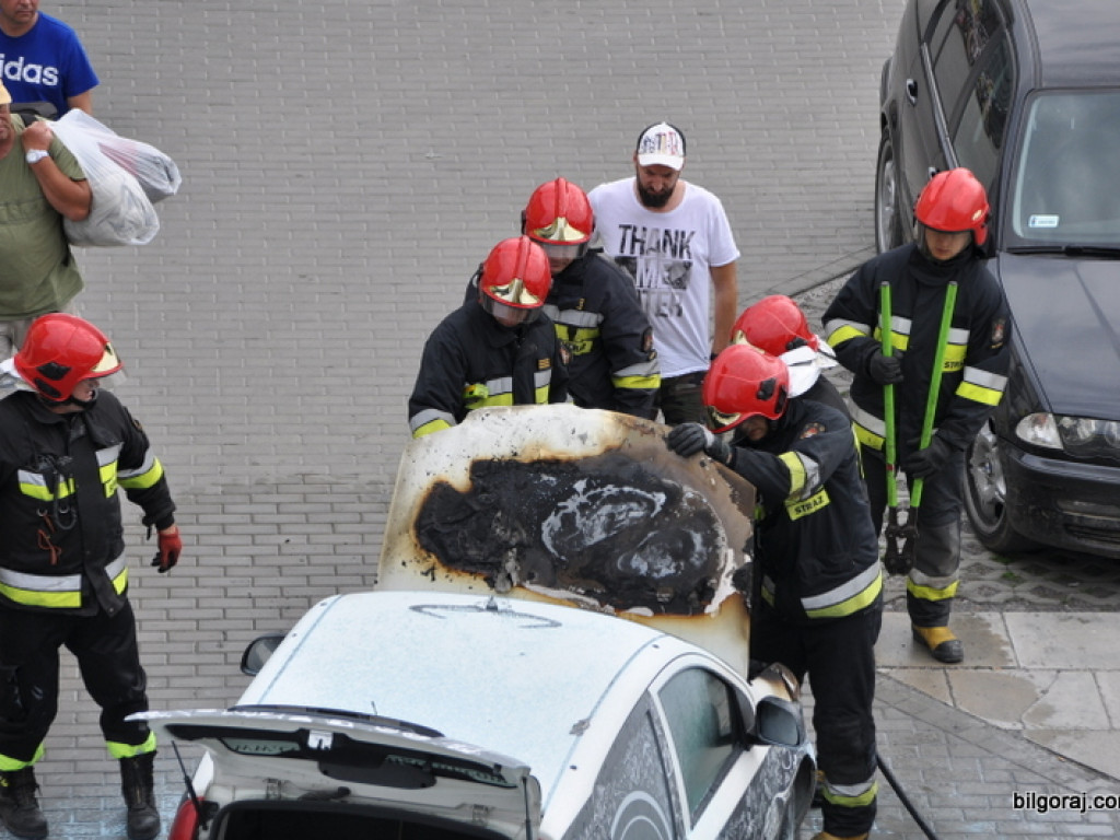 Pożar samochodu w centrum Biłgoraja (FOTO)