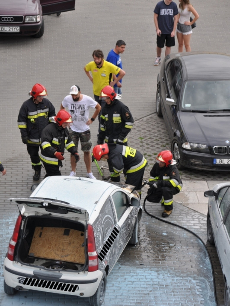 Pożar samochodu w centrum Biłgoraja (FOTO)