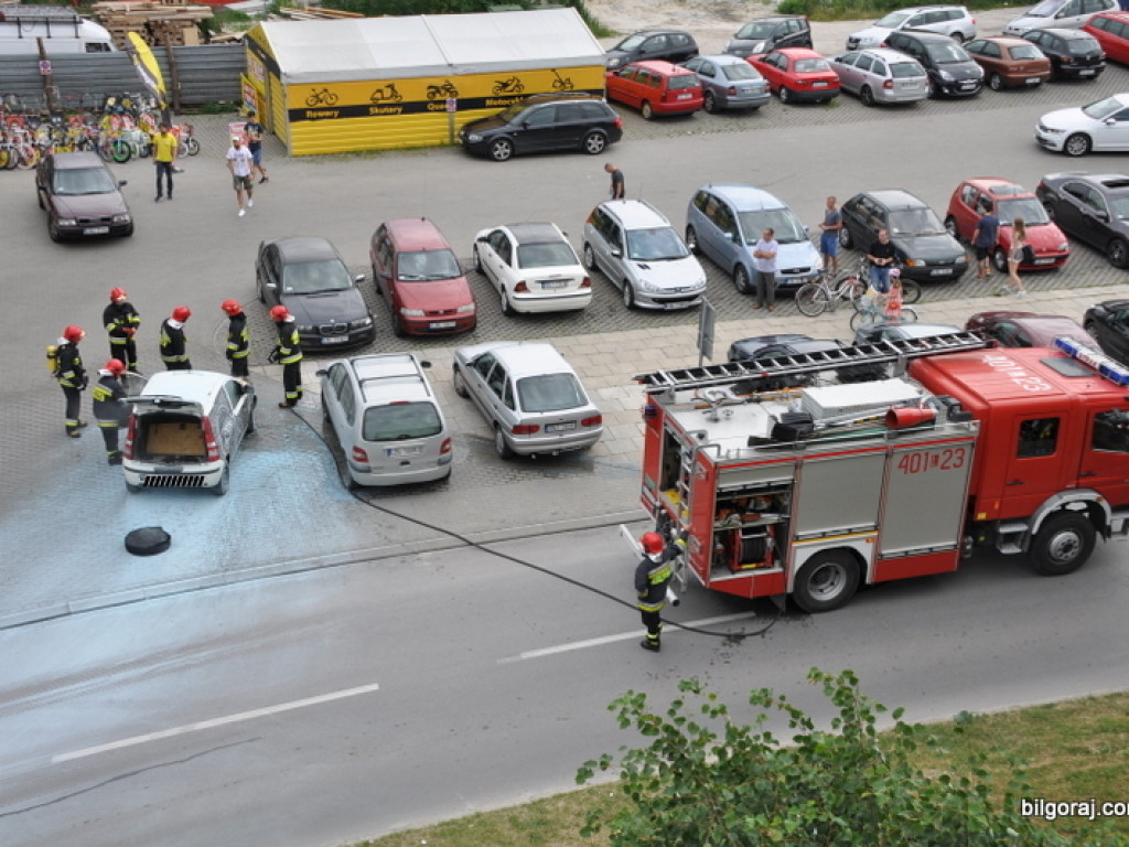 Pożar samochodu w centrum Biłgoraja (FOTO)
