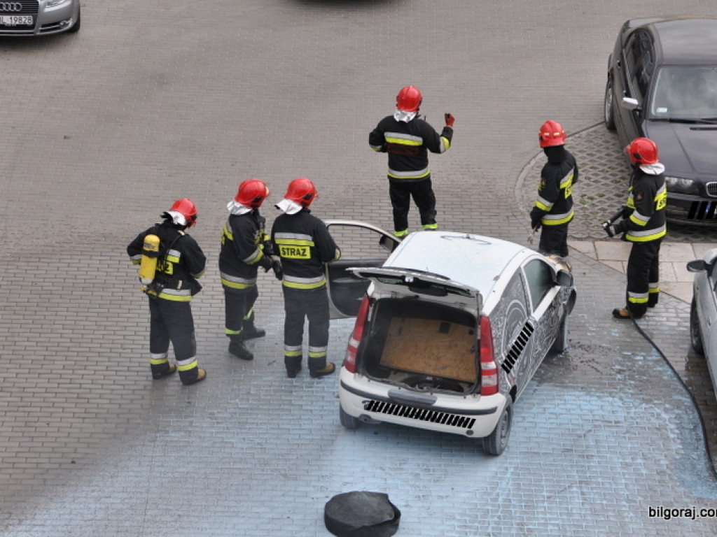 Pożar samochodu w centrum Biłgoraja (FOTO)