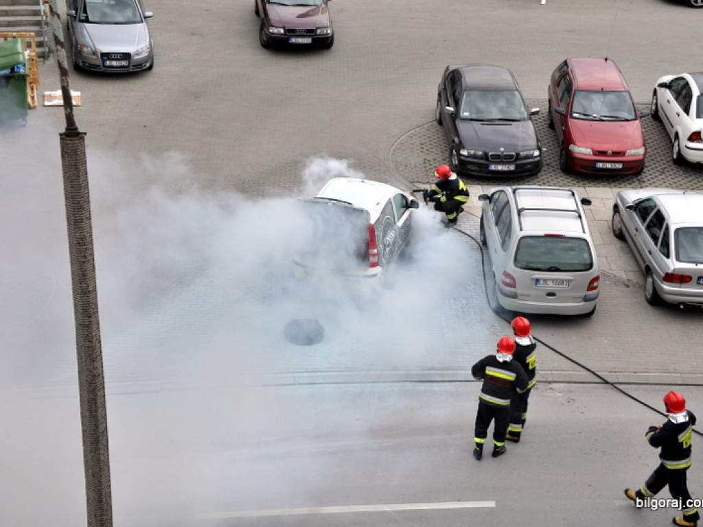 Pożar samochodu w centrum Biłgoraja (FOTO)