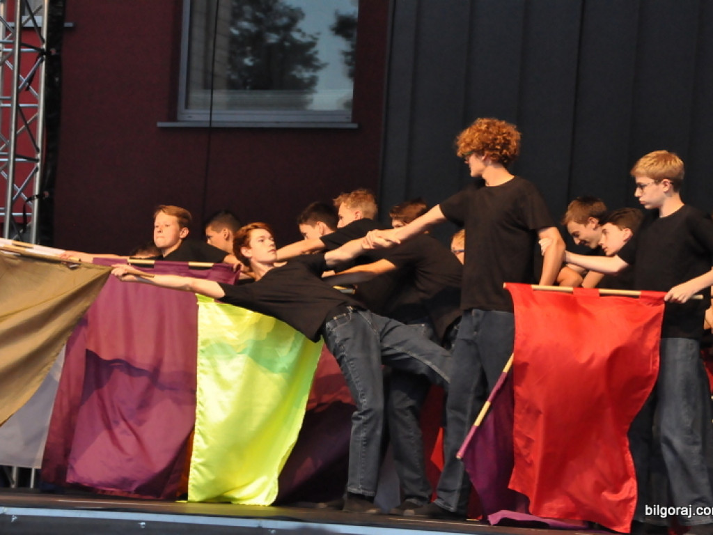 Taniec flag (FOTO, VIDEO)