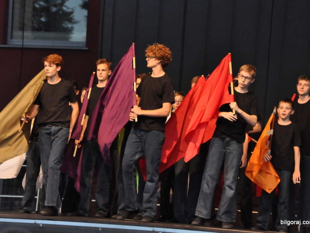 Taniec flag (FOTO, VIDEO)