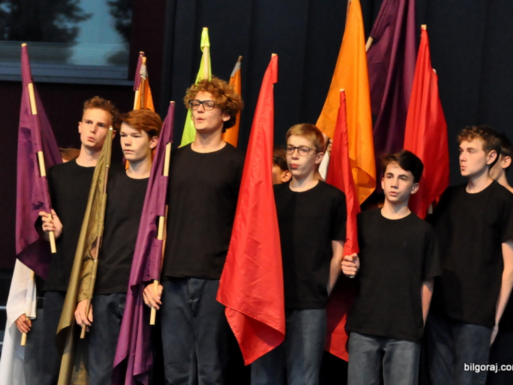 Taniec flag (FOTO, VIDEO)