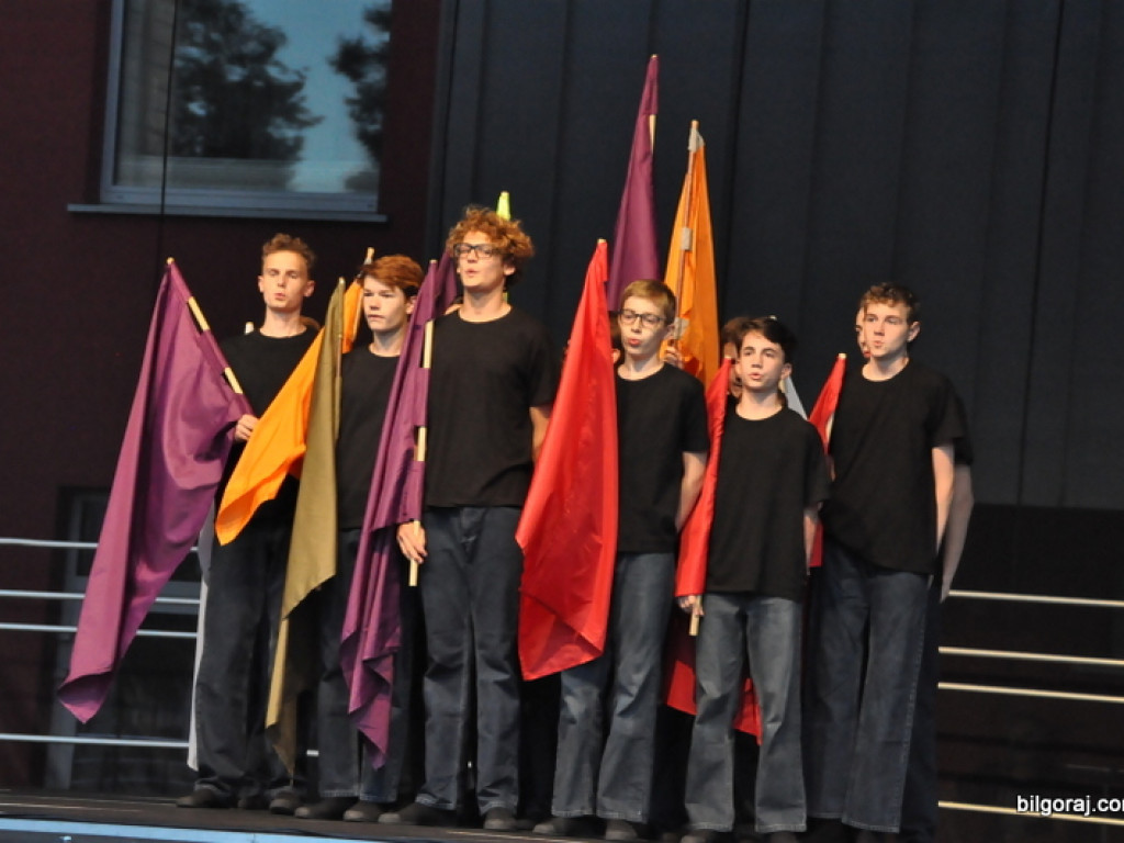 Taniec flag (FOTO, VIDEO)