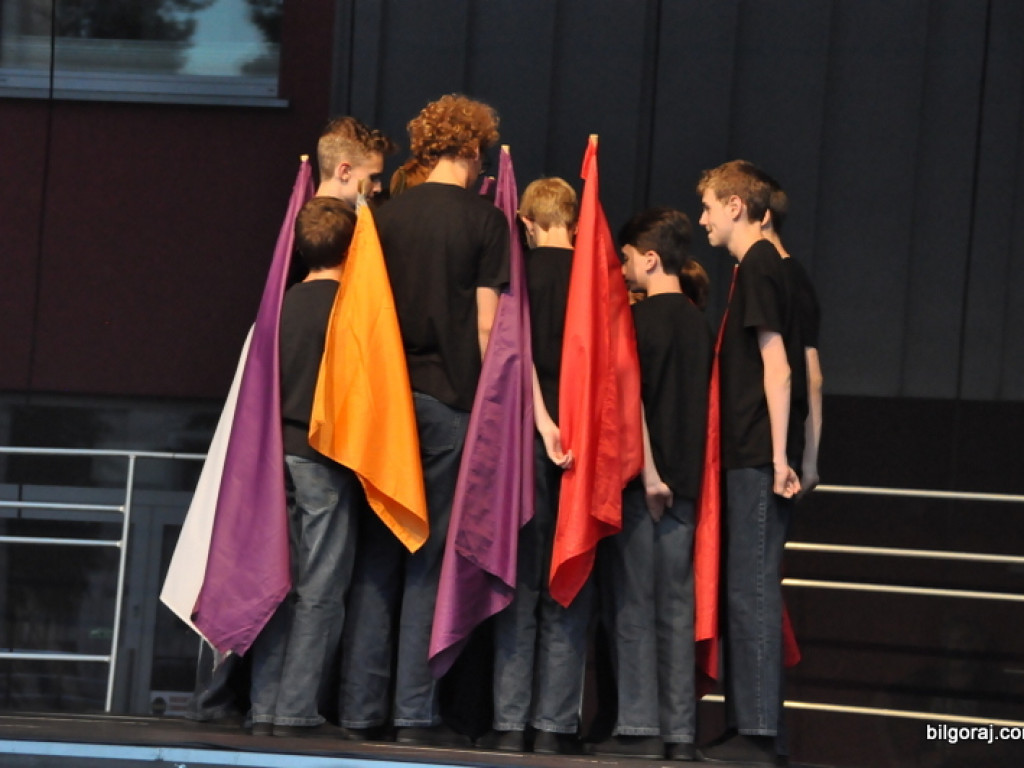 Taniec flag (FOTO, VIDEO)