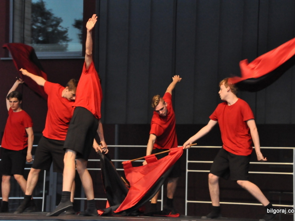 Taniec flag (FOTO, VIDEO)