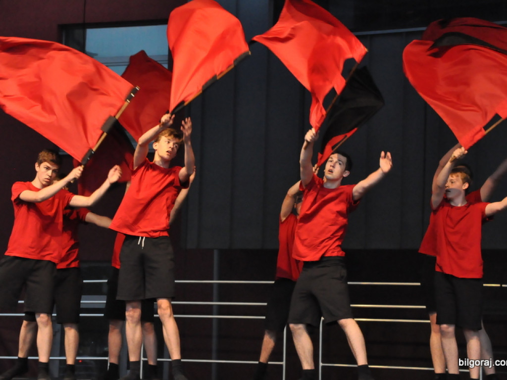 Taniec flag (FOTO, VIDEO)