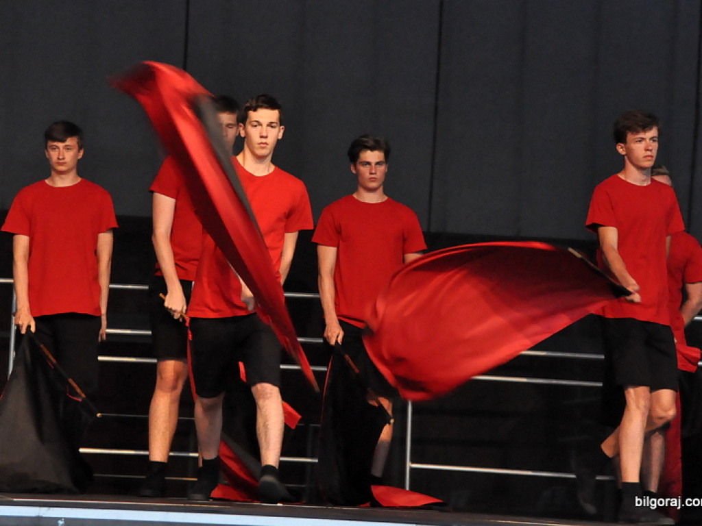 Taniec flag (FOTO, VIDEO)