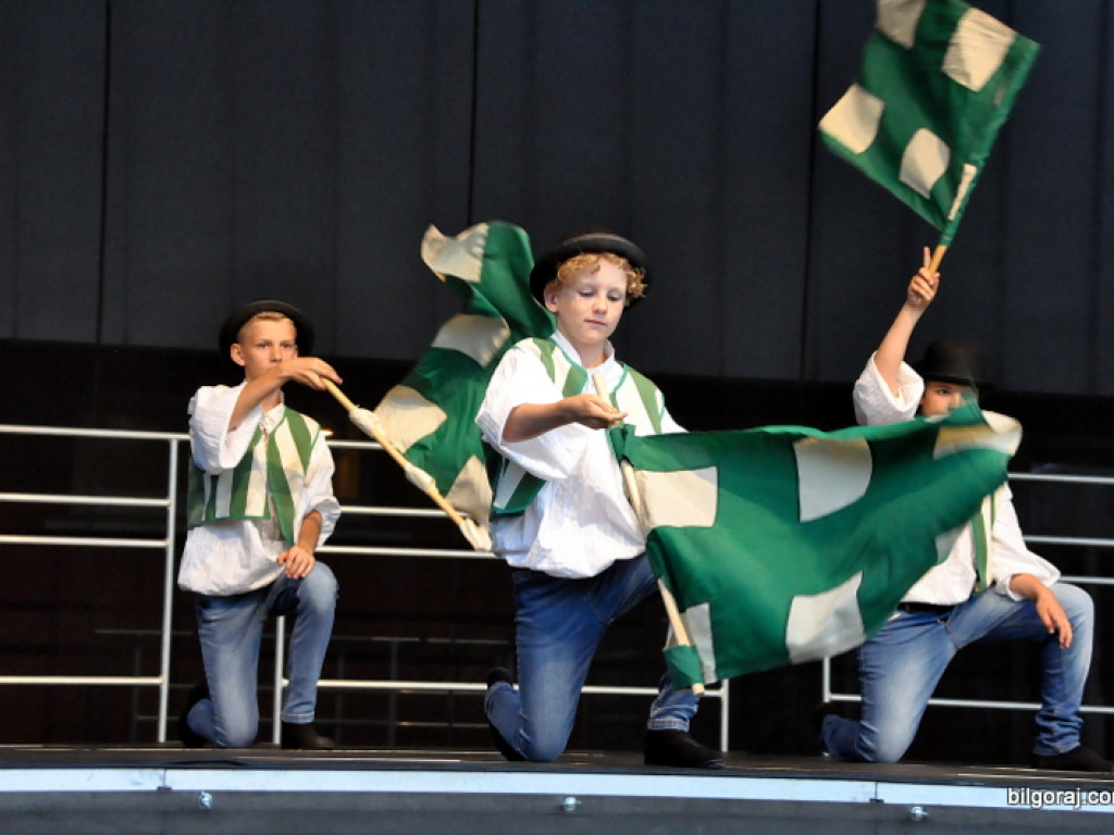 Taniec flag (FOTO, VIDEO)