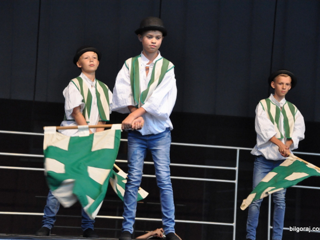 Taniec flag (FOTO, VIDEO)