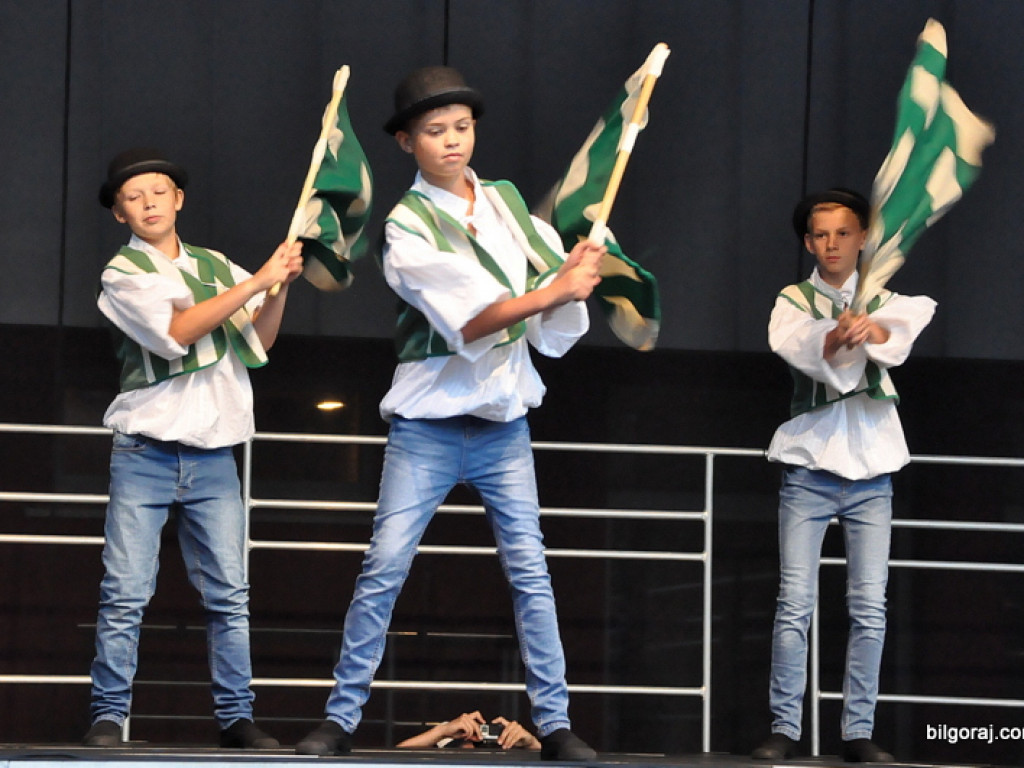 Taniec flag (FOTO, VIDEO)