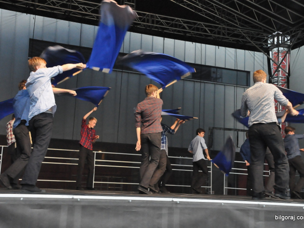 Taniec flag (FOTO, VIDEO)