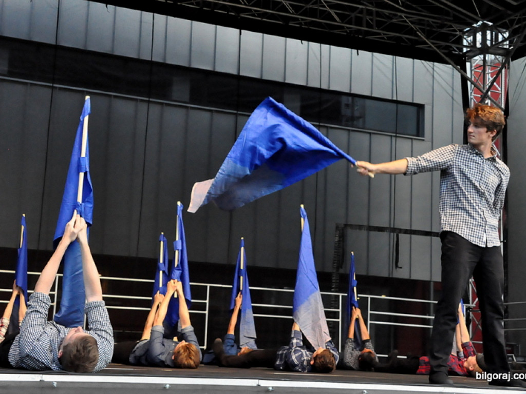 Taniec flag (FOTO, VIDEO)