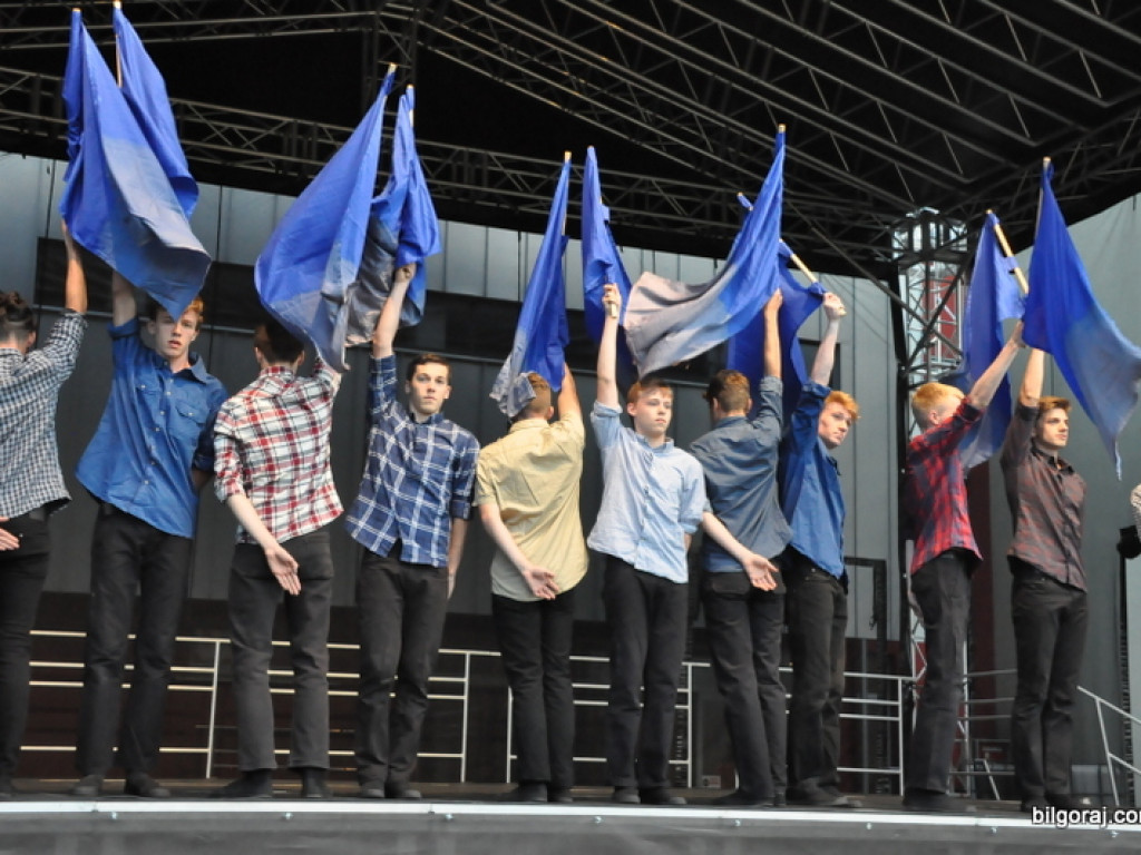 Taniec flag (FOTO, VIDEO)