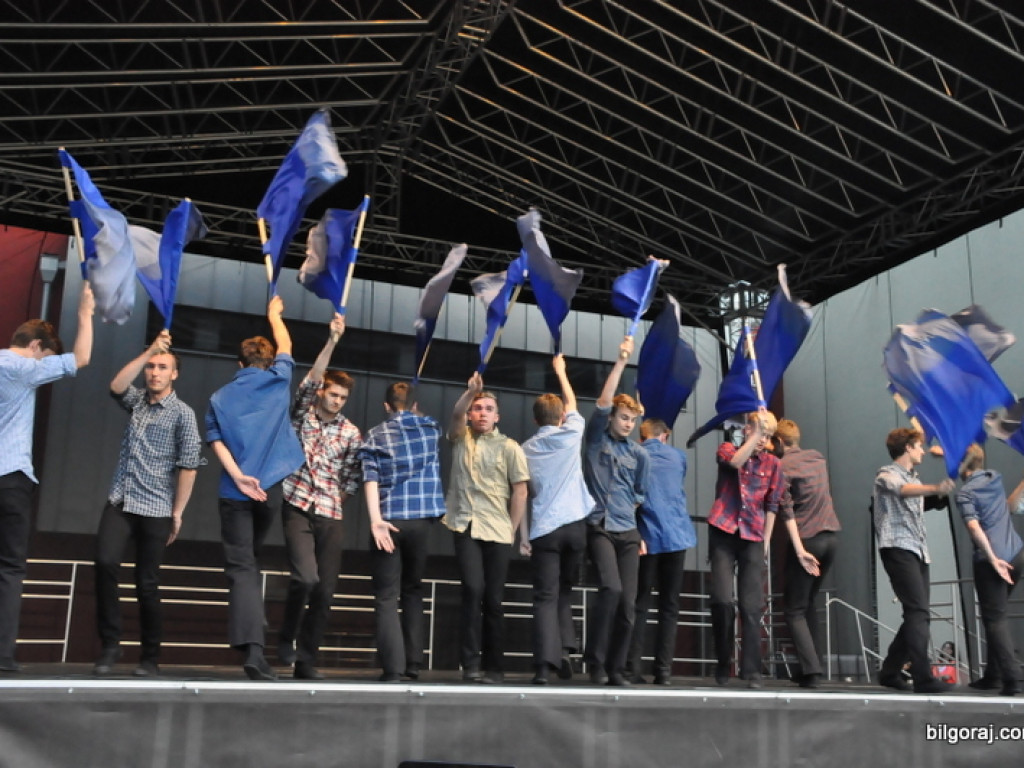 Taniec flag (FOTO, VIDEO)