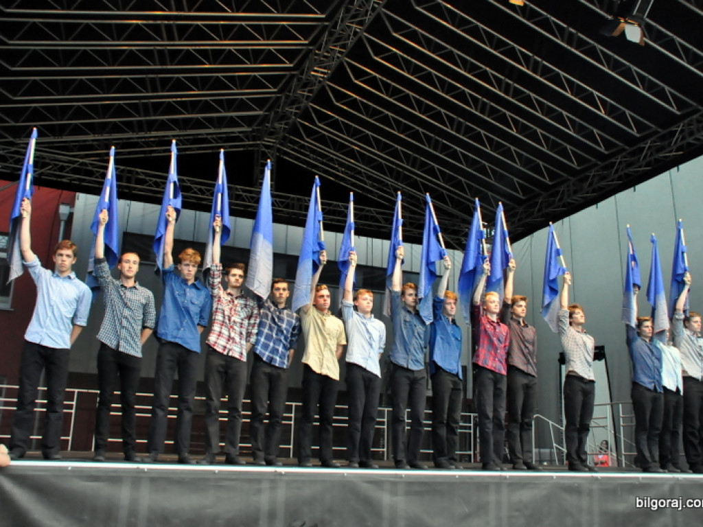 Taniec flag (FOTO, VIDEO)