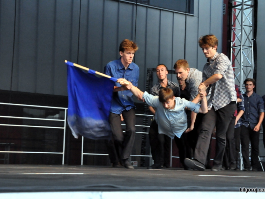 Taniec flag (FOTO, VIDEO)