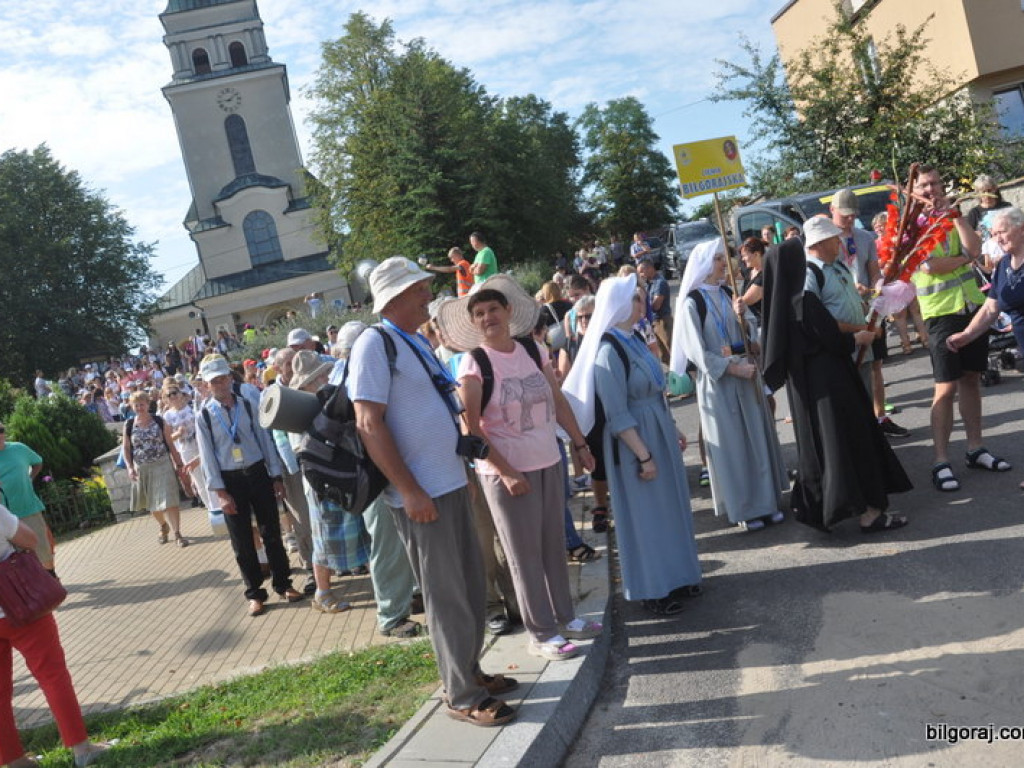 Biłgoraj ruszył na pątniczy szlak do Tronu Jasnogórskiej Pani (FOTO)