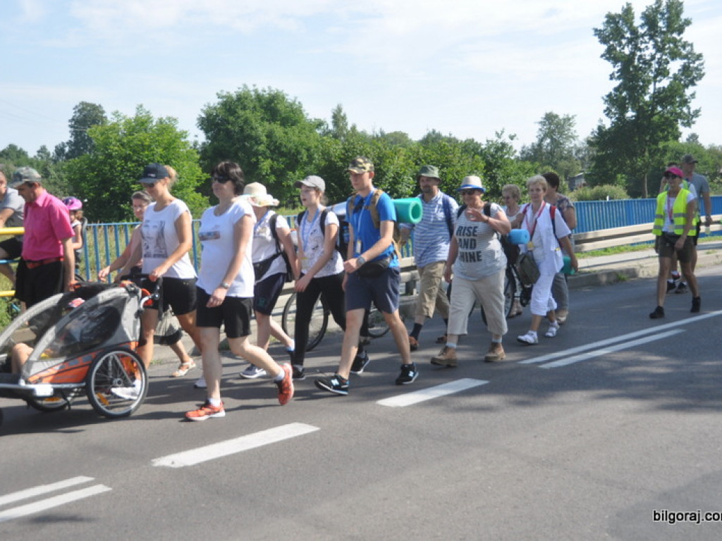 Biłgoraj ruszył na pątniczy szlak do Tronu Jasnogórskiej Pani (FOTO)