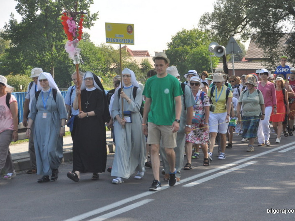 Biłgoraj ruszył na pątniczy szlak do Tronu Jasnogórskiej Pani (FOTO)