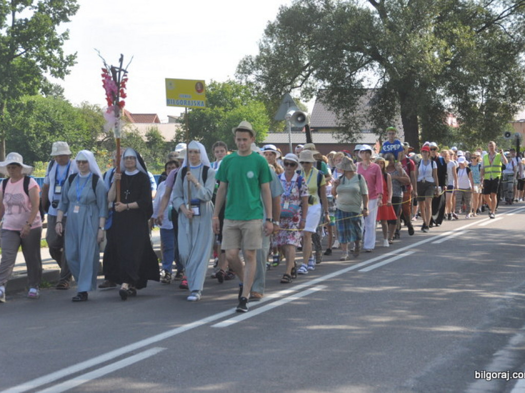 Biłgoraj ruszył na pątniczy szlak do Tronu Jasnogórskiej Pani (FOTO)