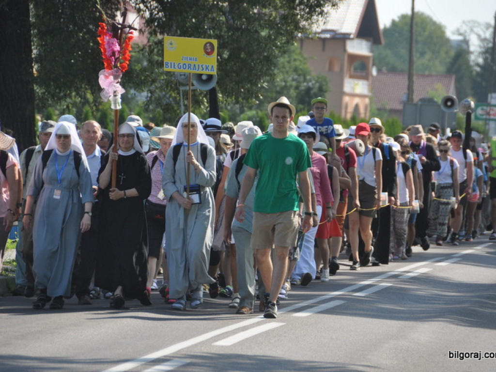 Biłgoraj ruszył na pątniczy szlak do Tronu Jasnogórskiej Pani (FOTO)